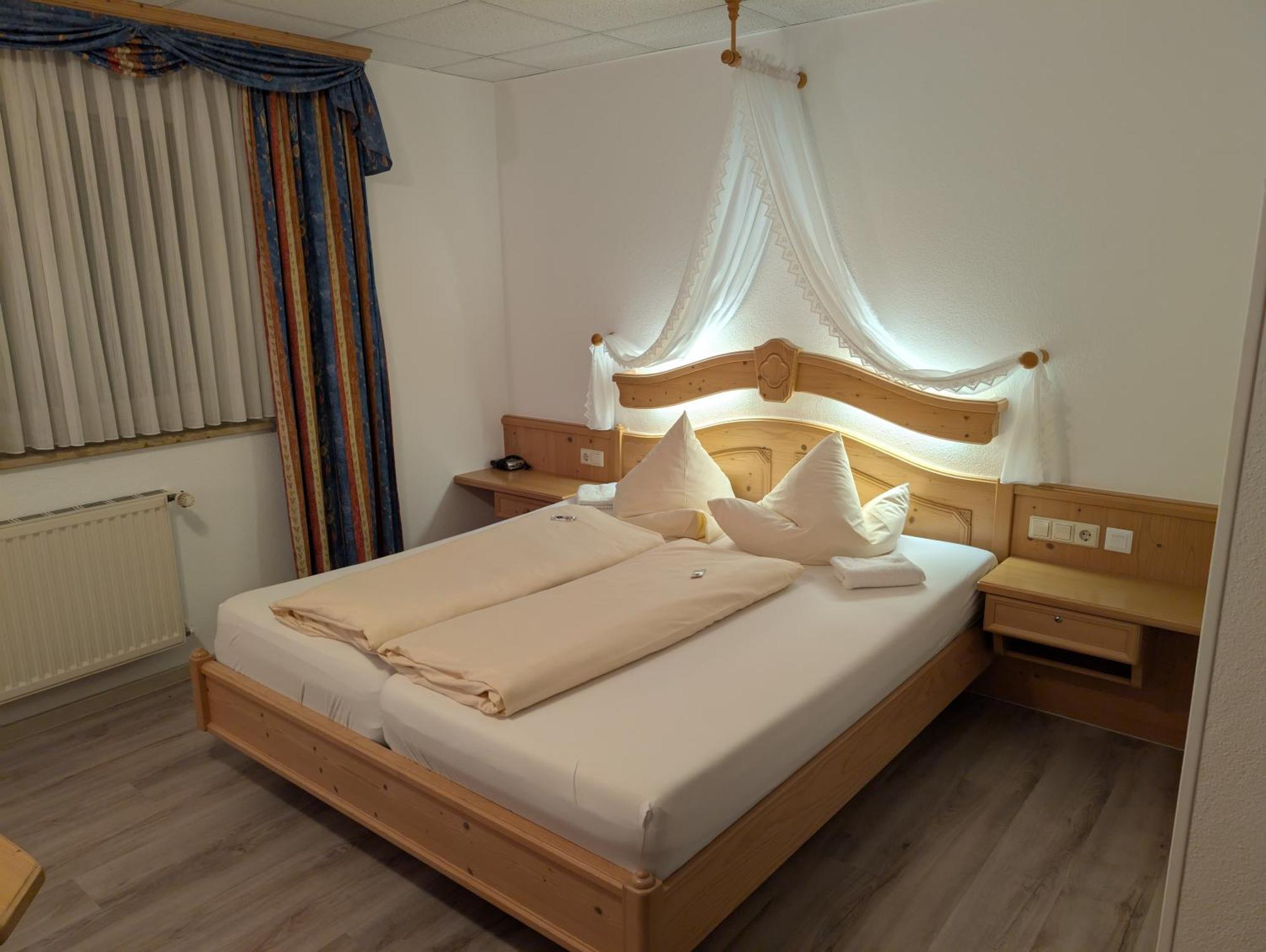 Hotel-Gasthof Zur Rose Вайсенхорн Номер фото